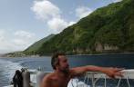 A caminho dos maravilhosos pontos de mergulho nas parades submersas de Dominica, no Caribe A caminho dos maravilhosos pontos de mergulho nas parades submersas de Dominica, no Caribe