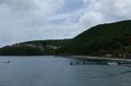 Chegando ao mar do Caribe logo após atravessar o Parque Nacional em Basse Terre, em Guadalupe, no Caribe Chegando ao mar do Caribe logo após atravessar o Parque Nacional em Basse Terre, em Guadalupe, no Caribe