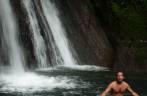Delicioso banho de cachoeira na Cascade aux Ecrevisse, no Parque Nacional em Basse Terre, em Guadalupe, no Caribe Delicioso banho de cachoeira na Cascade aux Ecrevisse, no Parque Nacional em Basse Terre, em Guadalupe, no Caribe
