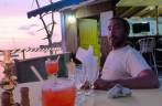 Delicioso Rum Punch para se despedir de Dominica, no Caribe Delicioso Rum Punch para se despedir de Dominica, no Caribe