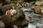 Local perfeiro para descanso e reflexão no Parque Nacional em Basse Terre, em Guadalupe, no Caribe Local perfeiro para descanso e reflexão no Parque Nacional em Basse Terre, em Guadalupe, no Caribe