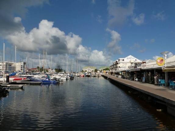 A movimentada e charmosa marina de Sainte-François, no litoral sul de Grande Terre, em Guadalupe A movimentada e charmosa marina de Sainte-François, no litoral sul de Grande Terre, em Guadalupe