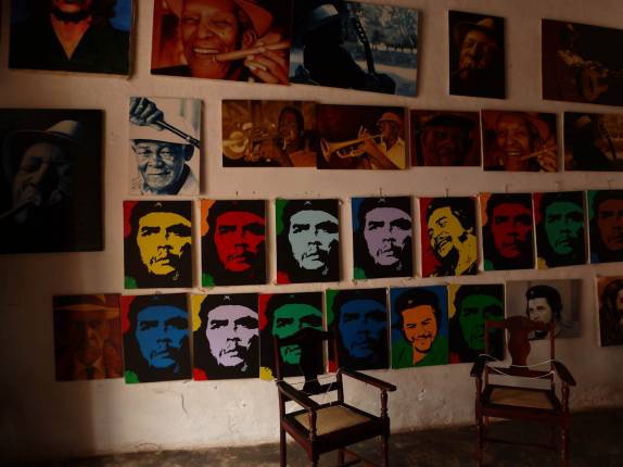 Arte com a figura de Che Guevara em galeria de Trinidad, em Cuba Arte com a figura de Che Guevara em galeria de Trinidad, em Cuba