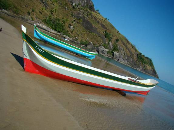 As coloridas canoas da Praia do Bonete em Ilha Bela - SP As coloridas canoas da Praia do Bonete em Ilha Bela - SP