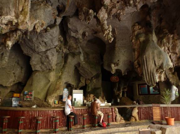 Bar dentro de uma caverna em Viñales, no oeste de Cuba Bar dentro de uma caverna em Viñales, no oeste de Cuba