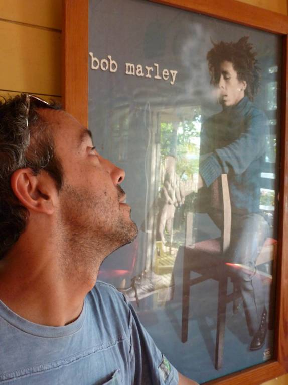 Bob Marley no Jack Sprat, famoso bar em Treasure Beach, no litoral sul da Jamaica Bob Marley no Jack Sprat, famoso bar em Treasure Beach, no litoral sul da Jamaica