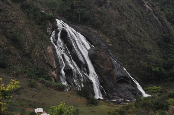 Cachoeira da Fumaça vista de longe, no parque estadual em Ibitirama - ES Cachoeira da Fumaça vista de longe, no parque estadual em Ibitirama - ES