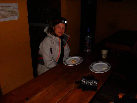 Café da manhã às três da madrugada, antes do ataque ao cume do Chirripó, na Costa Rica Café da manhã às três da madrugada, antes do ataque ao cume do Chirripó, na Costa Rica