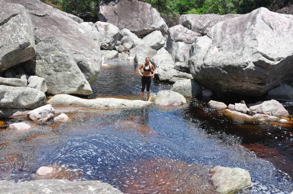 Cenário da subida do rio da Cachoeira do Sossego, com suas águas avermelhadas, em Lençóis, na Chapada Diamantina - BA Cenário da subida do rio da Cachoeira do Sossego, com suas águas avermelhadas, em Lençóis, na Chapada Diamantina - BA
