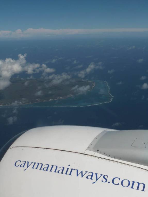 Chegando à ilha de Grand Cayman, a maior do país Chegando à ilha de Grand Cayman, a maior do país
