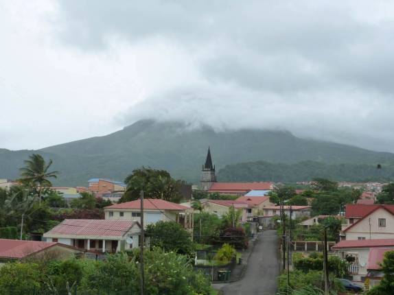 Chegando à Morne Rouge, aos pés do vulcão Soufrière, na Martinica Chegando à Morne Rouge, aos pés do vulcão Soufrière, na Martinica