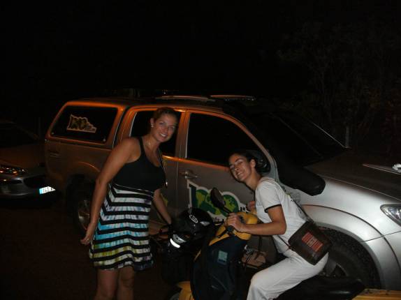 Com a Elza e sua super vespa, depois do jantar em Montjoly, região de Cayenne - Guiana Francesa Com a Elza e sua super vespa, depois do jantar em Montjoly, região de Cayenne - Guiana Francesa