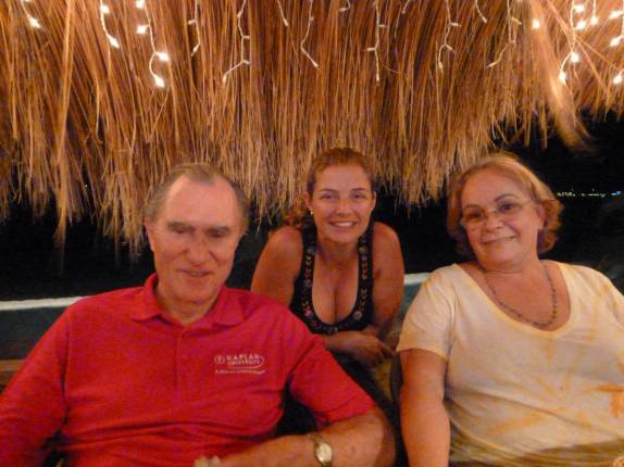 Com o David e a Marília, nossos queridos anfitiões em Rodney Bay, norte de Santa Lúcia Com o David e a Marília, nossos queridos anfitiões em Rodney Bay, norte de Santa Lúcia