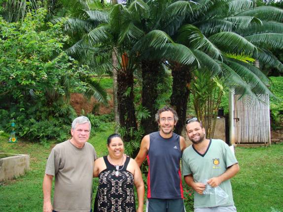 Com o Zé Carlos, a Lia e o Lúcio na Pousada Casa da Geléia, em Lençóis, na Chapada Diamantina - BA Com o Zé Carlos, a Lia e o Lúcio na Pousada Casa da Geléia, em Lençóis, na Chapada Diamantina - BA