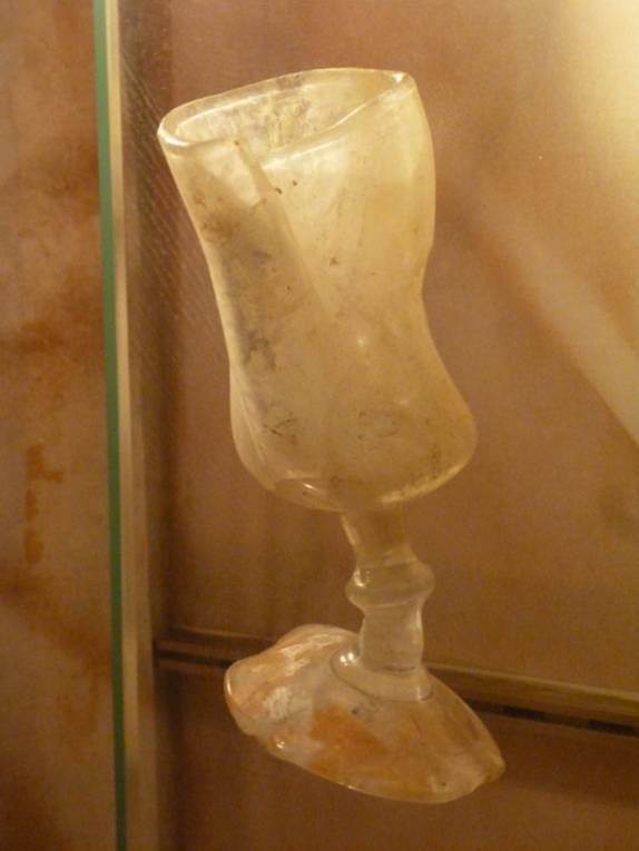 Copo derretido pela trágica erupção de 1902, exposto no museu de St. Pierre, na Martinica Copo derretido pela trágica erupção de 1902, exposto no museu de St. Pierre, na Martinica