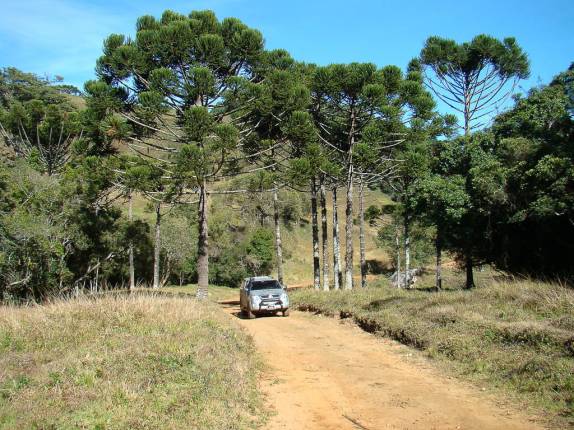 Cruzando a Serra da Mantiqueira entre o Matutu (MG) e Mauá (RJ) Cruzando a Serra da Mantiqueira entre o Matutu (MG) e Mauá (RJ)