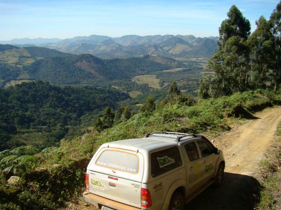 Cruzando a Serra da Mantiqueira entre o Matutu (MG) e Mauá (RJ) Cruzando a Serra da Mantiqueira entre o Matutu (MG) e Mauá (RJ)