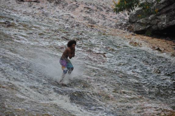 Descendo de pé o Escorregador do Ribeirão do Meio, em Lençóis, na Chapada Diamantina - BA Descendo de pé o Escorregador do Ribeirão do Meio, em Lençóis, na Chapada Diamantina - BA