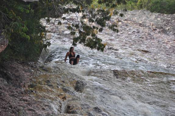 Descendo o Escorregador do Ribeirão do Meio, em Lençóis, na Chapada Diamantina - BA Descendo o Escorregador do Ribeirão do Meio, em Lençóis, na Chapada Diamantina - BA