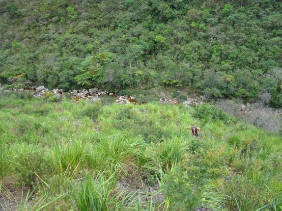 Descendo para o Ribeirão, a caminho do Canyon do 21, em Lençóis, na Chapada Diamantina - BA Descendo para o Ribeirão, a caminho do Canyon do 21, em Lençóis, na Chapada Diamantina - BA