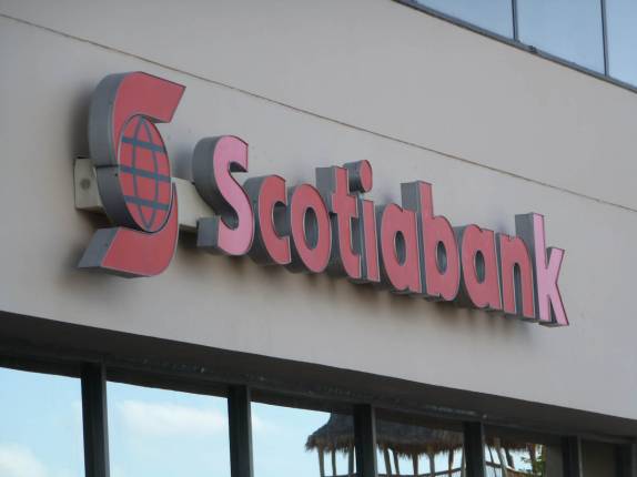 Dezenas de bancos em George Town, capital das Ilhas Caiman Dezenas de bancos em George Town, capital das Ilhas Caiman