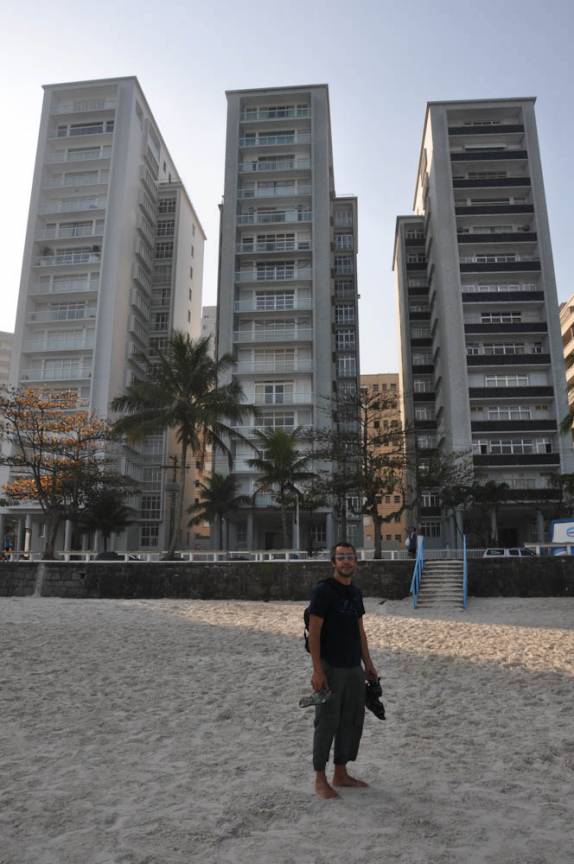 Em frente ao prédio Iporanga, no Guarujá - SP. Em frente ao prédio Iporanga, no Guarujá - SP.