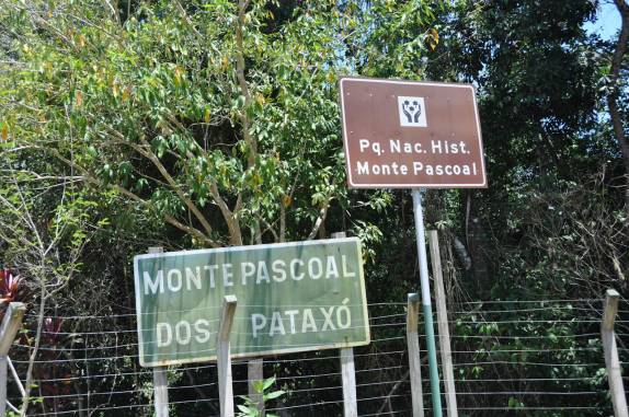 Entrada do P.N do Monte Pascoal, próximo à Itamaraju - BA Entrada do P.N do Monte Pascoal, próximo à Itamaraju - BA