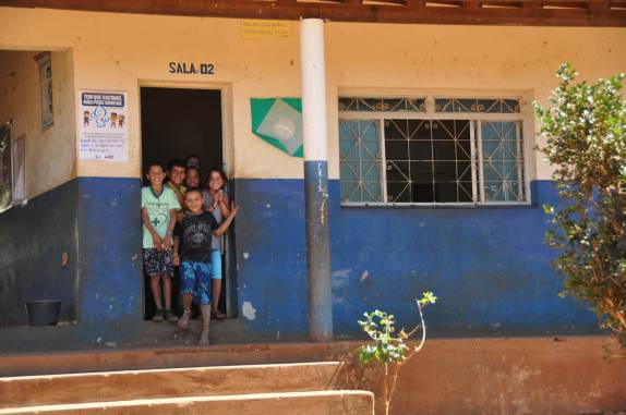 Escola no Vale do Peruaçu, próximo à Januária - MG Escola no Vale do Peruaçu, próximo à Januária - MG