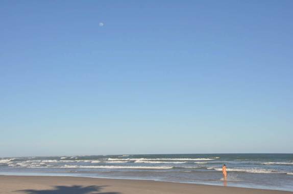 Fazendo cooper na praia com sol e lua! (em Mangue Seco - BA) Fazendo cooper na praia com sol e lua! (em Mangue Seco - BA)