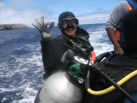 Felicidade depois de um incrível mergulho na Isla Wolf, em Galápagos Felicidade depois de um incrível mergulho na Isla Wolf, em Galápagos