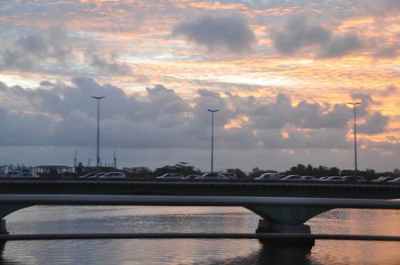 Fim de tarde com muito trânsito em Recife - PE Fim de tarde com muito trânsito em Recife - PE