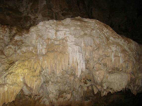 Formações dentro da caverna Água Suja, no PETAR Formações dentro da caverna Água Suja, no PETAR