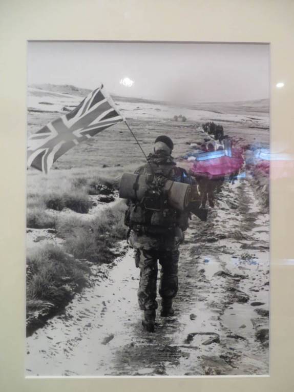 Foto de soldados ingleses durante a guerra, em museu histórico de Port Stanley, a capital de Falkland Foto de soldados ingleses durante a guerra, em museu histórico de Port Stanley, a capital de Falkland