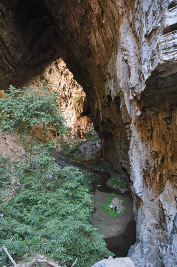 Gigantesca clarabóia na Caverna Janelão, no Parque Nacional Cavernas do Peruaçu, próximo à Januária - MG Gigantesca clarabóia na Caverna Janelão, no Parque Nacional Cavernas do Peruaçu, próximo à Januária - MG