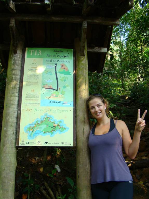 Início da trilha do Pico do Papagaio, na Ilha Grande - RJ Início da trilha do Pico do Papagaio, na Ilha Grande - RJ