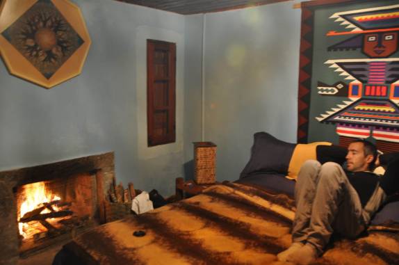 Lareira no quarto da Pousada dos Lobos na região de Itatiaia - RJ Lareira no quarto da Pousada dos Lobos na região de Itatiaia - RJ