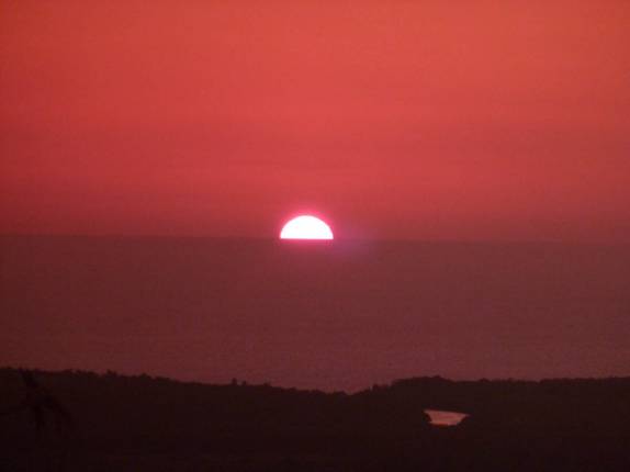 Magnífico pôr-do-sol visto do alto do cerro de La Vigia, em Trinidad - Cuba Magnífico pôr-do-sol visto do alto do cerro de La Vigia, em Trinidad - Cuba