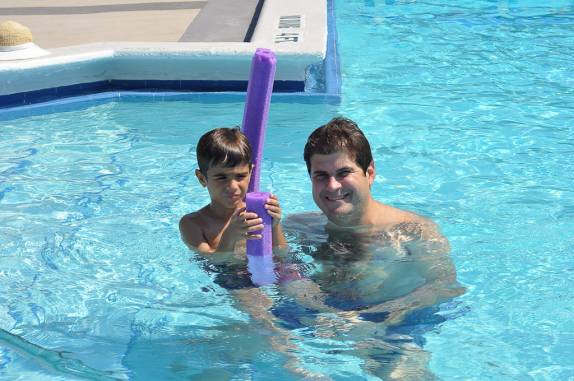 Marcelo e André, na piscina do condomÃnio em Key Biscayne - Flórida Marcelo e André, na piscina do condomÃnio em Key Biscayne - Flórida