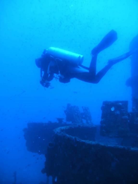 Nadando em volta da Corveta em Fernando de Noronha - PE Nadando em volta da Corveta em Fernando de Noronha - PE
