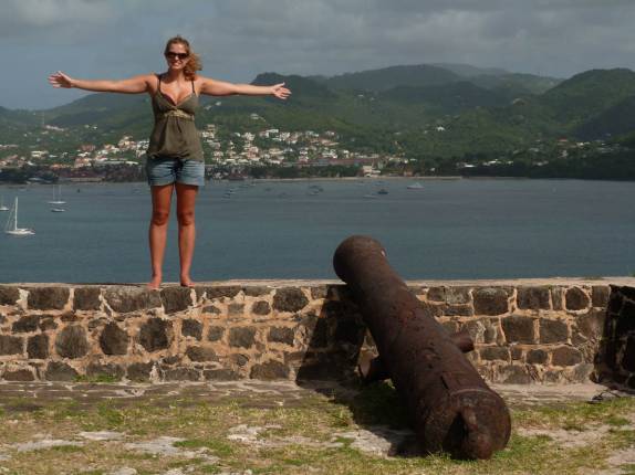No alto do antigo forte em Pigeon Island, parque próximo à Rodney Bay, norte de Santa Lúcia No alto do antigo forte em Pigeon Island, parque próximo à Rodney Bay, norte de Santa Lúcia