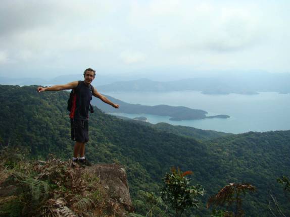 No alto do Pico do Papagaio, na Ilha Grande - RJ No alto do Pico do Papagaio, na Ilha Grande - RJ