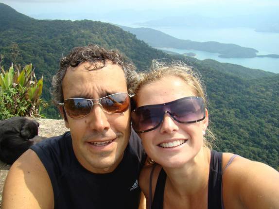 No cume do Pico do Papagaio, na Ilha Grande - RJ No cume do Pico do Papagaio, na Ilha Grande - RJ