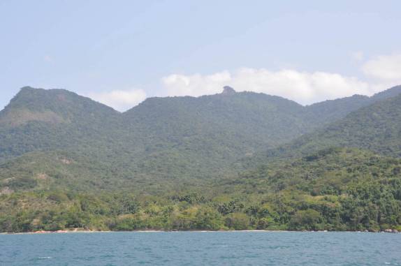O Pico do Papagaio, visto do catamaran de Ilha Grande para Angra dos Reis - RJ O Pico do Papagaio, visto do catamaran de Ilha Grande para Angra dos Reis - RJ