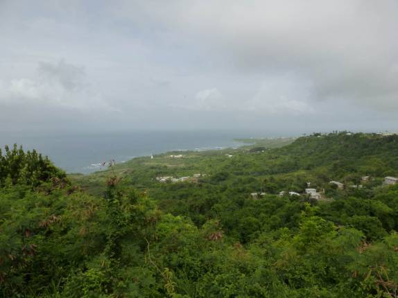 Oceano Atlântico visto da St John's Parish, no caminho para Bathsheba, na costa leste de Barbados Oceano Atlântico visto da St John's Parish, no caminho para Bathsheba, na costa leste de Barbados