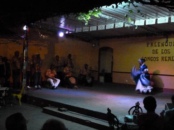 Parece a Bahia, mas é uma apresentação de Congo em Trinidad - Cuba Parece a Bahia, mas é uma apresentação de Congo em Trinidad - Cuba