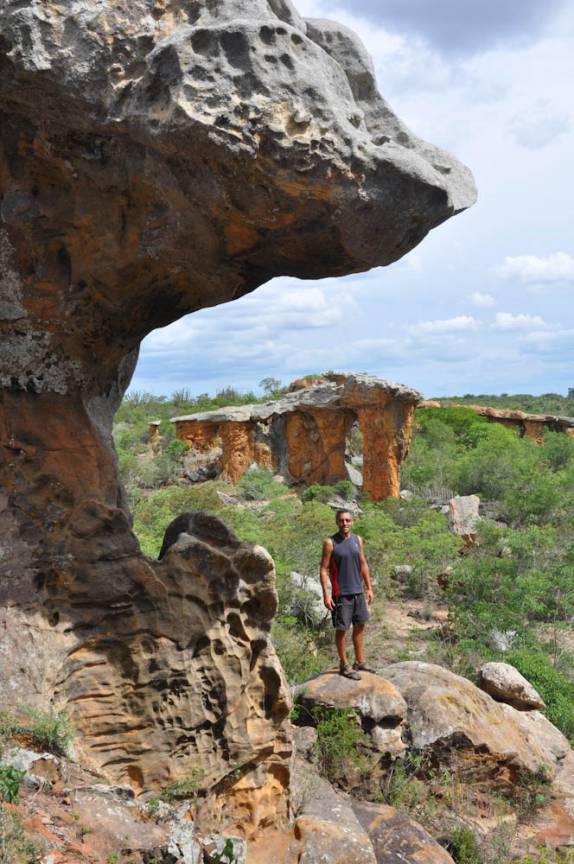 Pedra da Igrejinha no P.N da Serra do Catimbau, próximo à Buique - PE Pedra da Igrejinha no P.N da Serra do Catimbau, próximo à Buique - PE