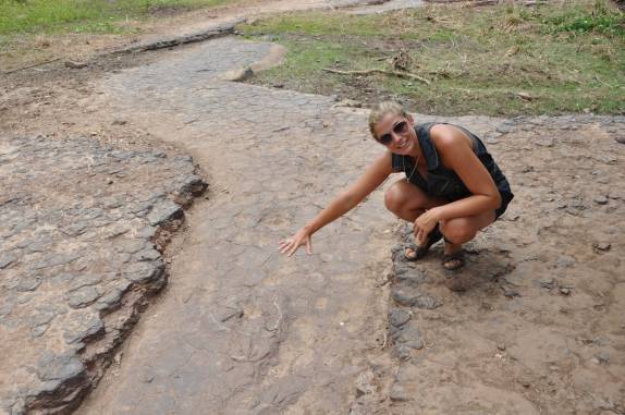 Pegadas de dinossauros, no Vale dos Dinossauros, em Sousa - PB Pegadas de dinossauros, no Vale dos Dinossauros, em Sousa - PB