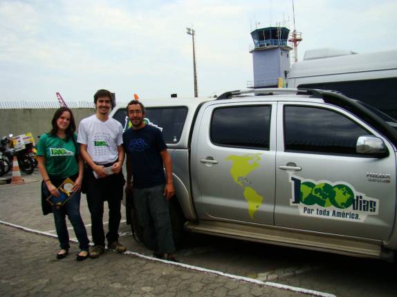 Pegando o Leo e a Karen no aeroporto de Vitória - ES Pegando o Leo e a Karen no aeroporto de Vitória - ES
