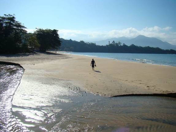 Pequeno riacho no final da Praia da Cassandoca em Ubatuba - SP Pequeno riacho no final da Praia da Cassandoca em Ubatuba - SP