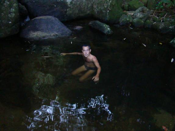 Piscina natural em pequeno rio na praia do Arpoador, na Juréia - SP Piscina natural em pequeno rio na praia do Arpoador, na Juréia - SP